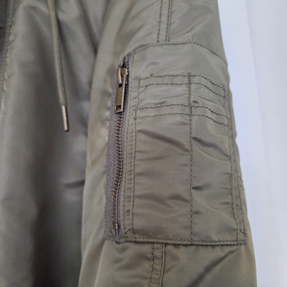 American Eagle, Olive Green Parka Jacket with Faux Fur Hood - Picture 10 of 10